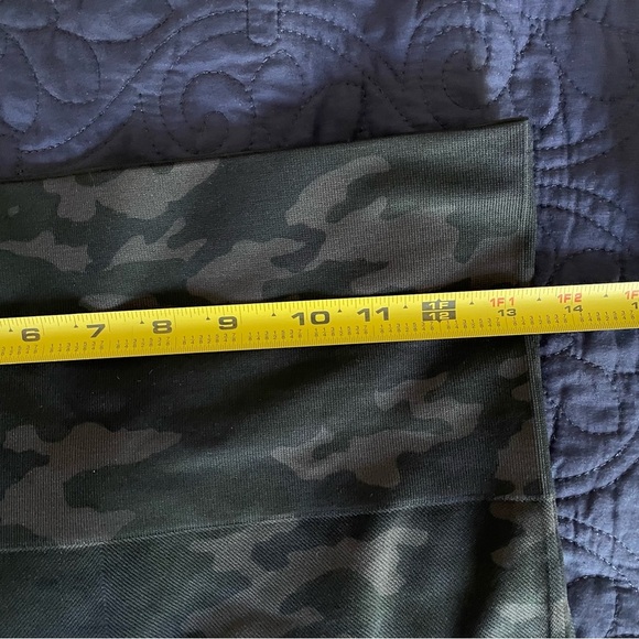 SPANX Look At Me Now Leggings Tights Shapewear Black Camo Sz XL - Picture 11 of 13